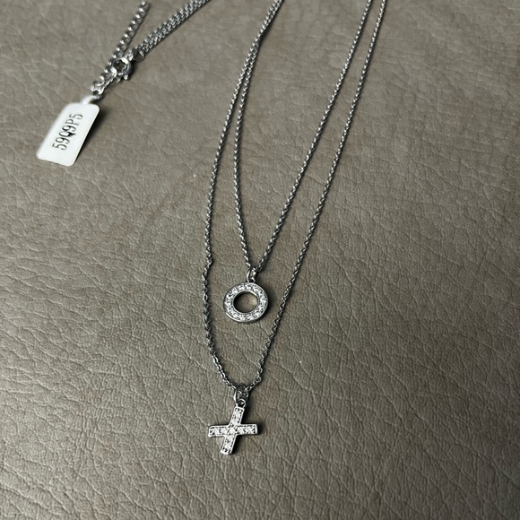 Charmed Aroma | X O Necklace - Picture 2 of 6